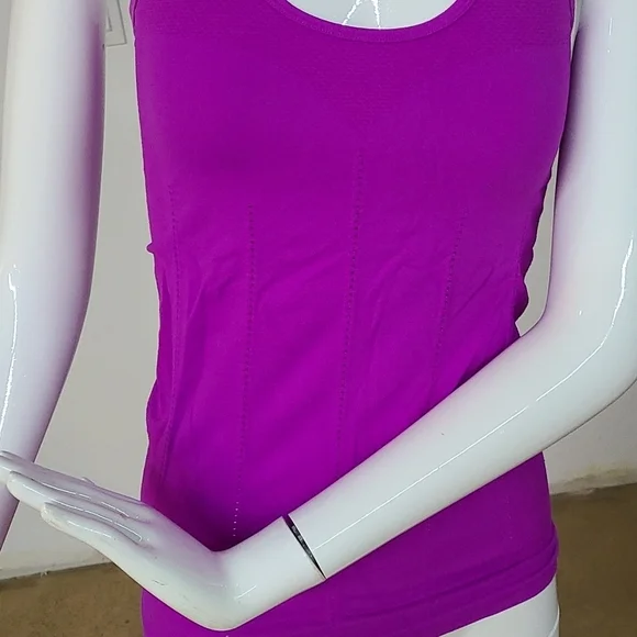 🦋 Fabletics Workout Top - Picture 2 of 7